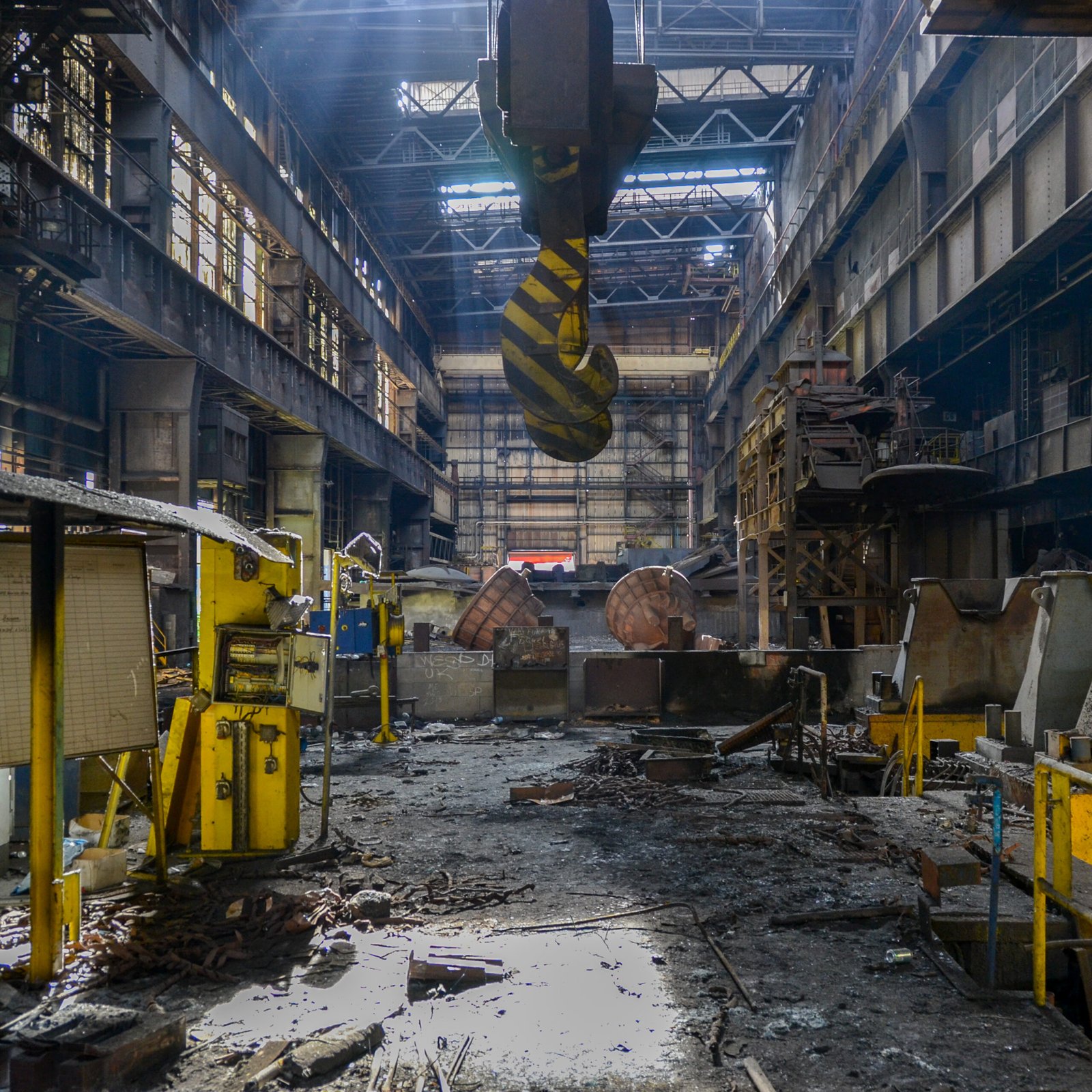 urbex heavy metal factory luik liege plant abandoned